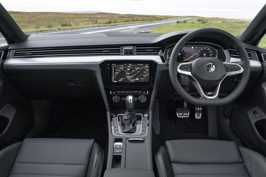 Торпедо Volkswagen Passat R-Line Estate (B8) 2019 года  (UK) (фото 6 из 25)